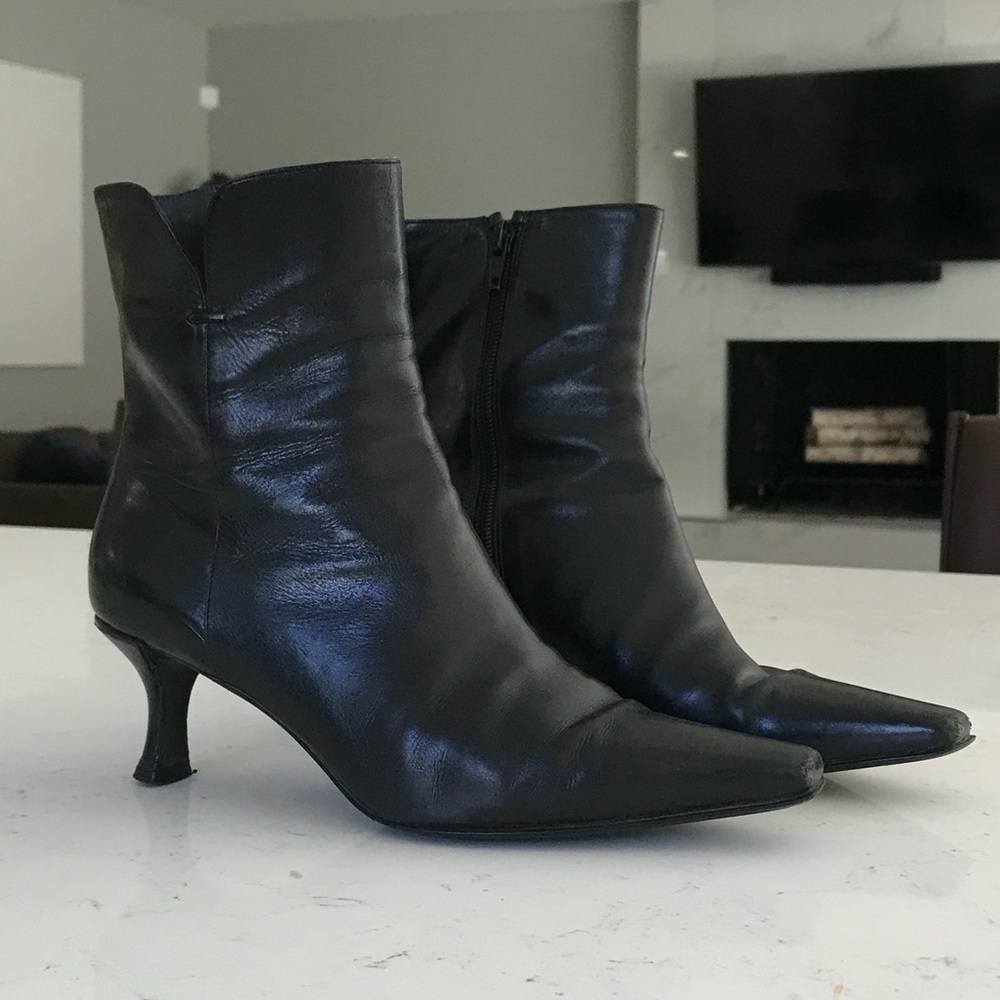 Stuart Weiztman Kitten Heel Black Leather Boots